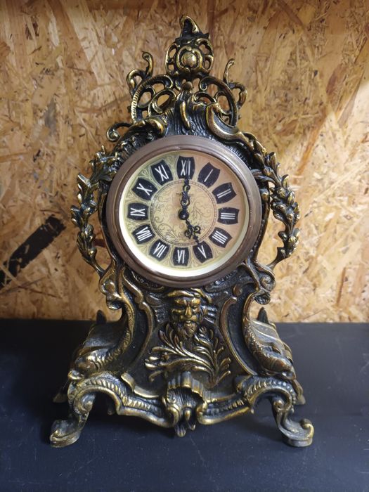 Relogio de mesa em bronze...