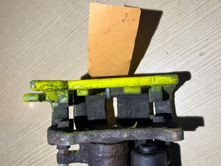 Pinça de Travão Traseira Esquerda com Motor EPB - Audi A4 / A5 / Q5 (8K0615403B)