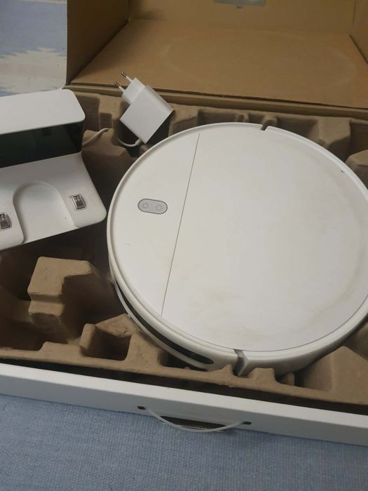 Mi Robot Vacuum-Mop Essential