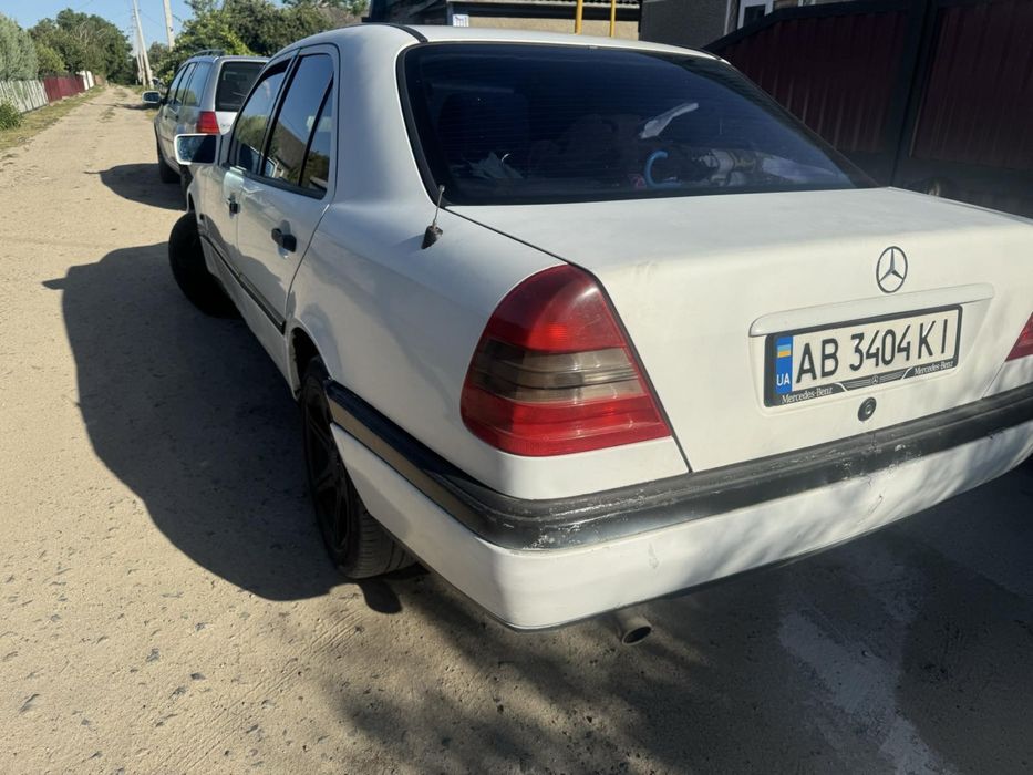 Продам або обміняю з моєю доплатою. Мерс 202