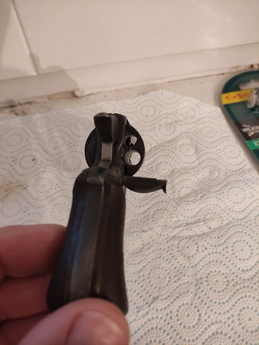 Revólveres, Pinfire Tipo Lefauchaux 1860.
Limpo, coronha de madeira em