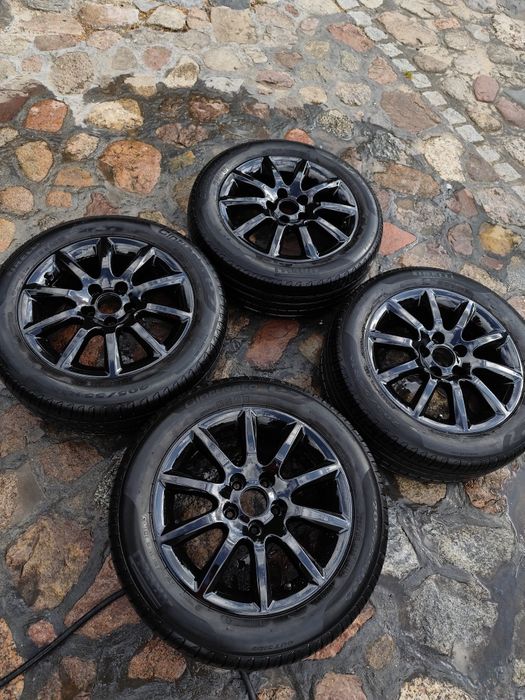 Czarne alufelgi, oryginalne, opel, dobry bieżnik.