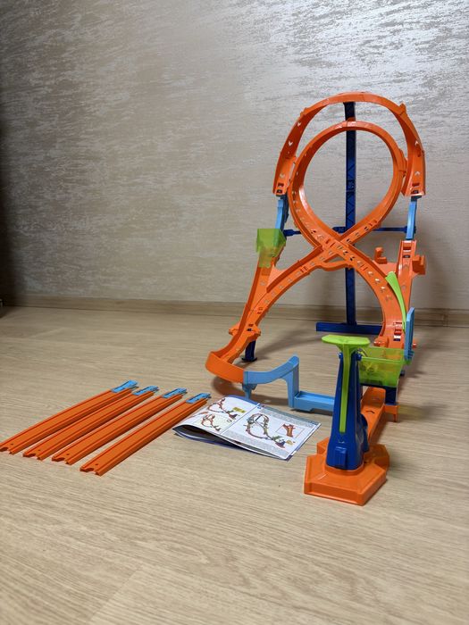 Hot Wheels, трек Вертикальна вісімка