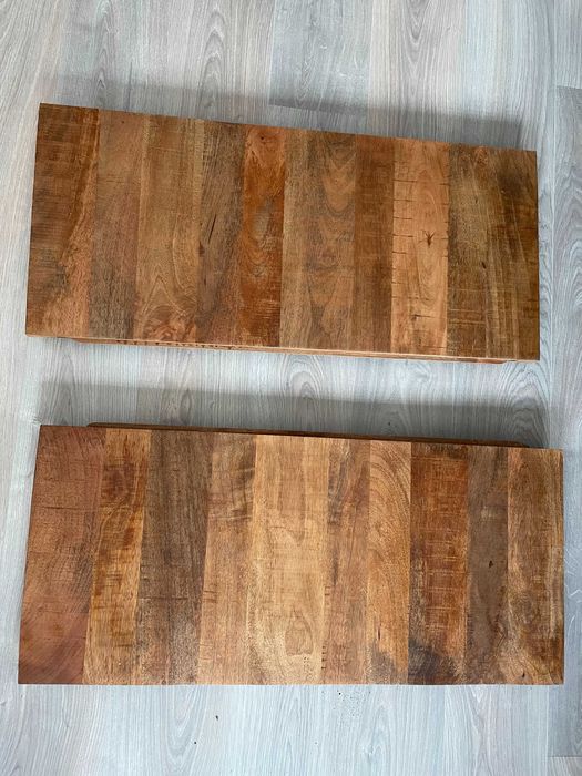 Mesa de jantar em mangueira e metal. 8-12 pessoas