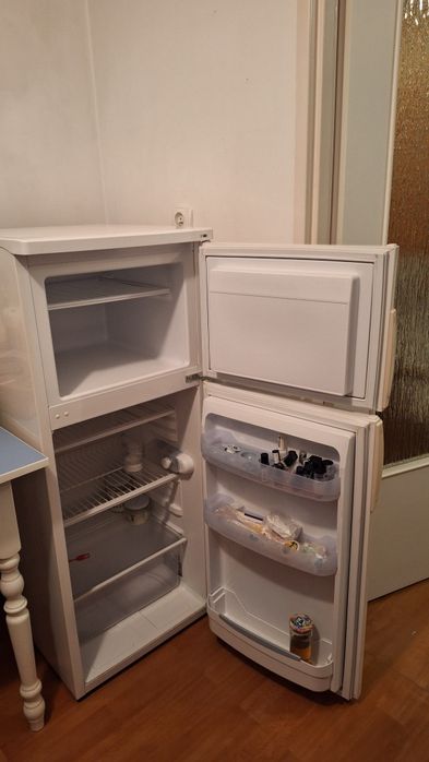 Sprzedam lodówkę i pralkę, działają i  są sprawne po 200 zl