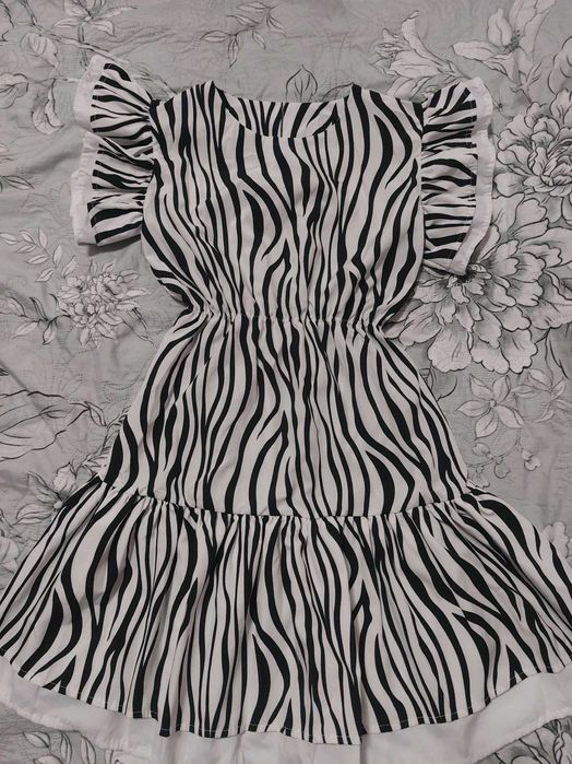 класне літнє платтячко,принт зебра