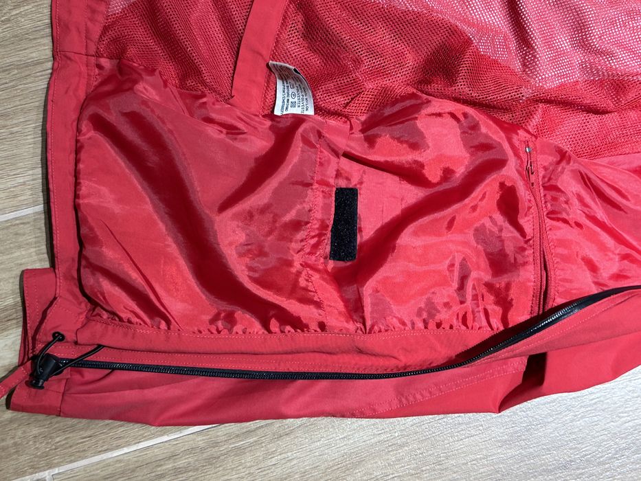 Kurtka przeciwdeszczowa czerwona