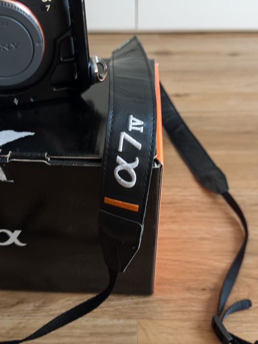 Sony a7IV + Cage SmallRig e Extras