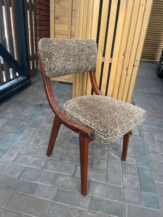 Стул  деревянный, крепкий с мягким сидением