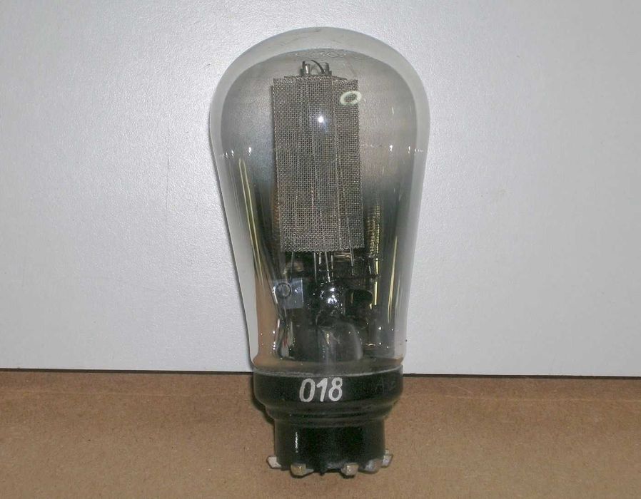 Válvula vintage AZ1 Telefunken, testada 100%, tipo balão, muito rara.