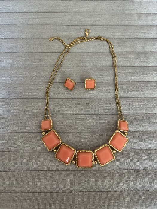 Conjunto de colar e par de brincos