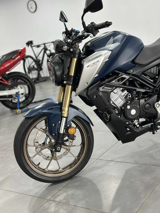 Vendo Honda CB125R Como Nova