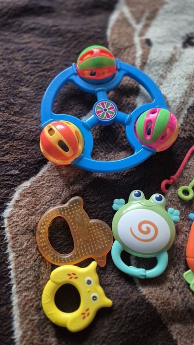 Дитячі іграшки для немовля