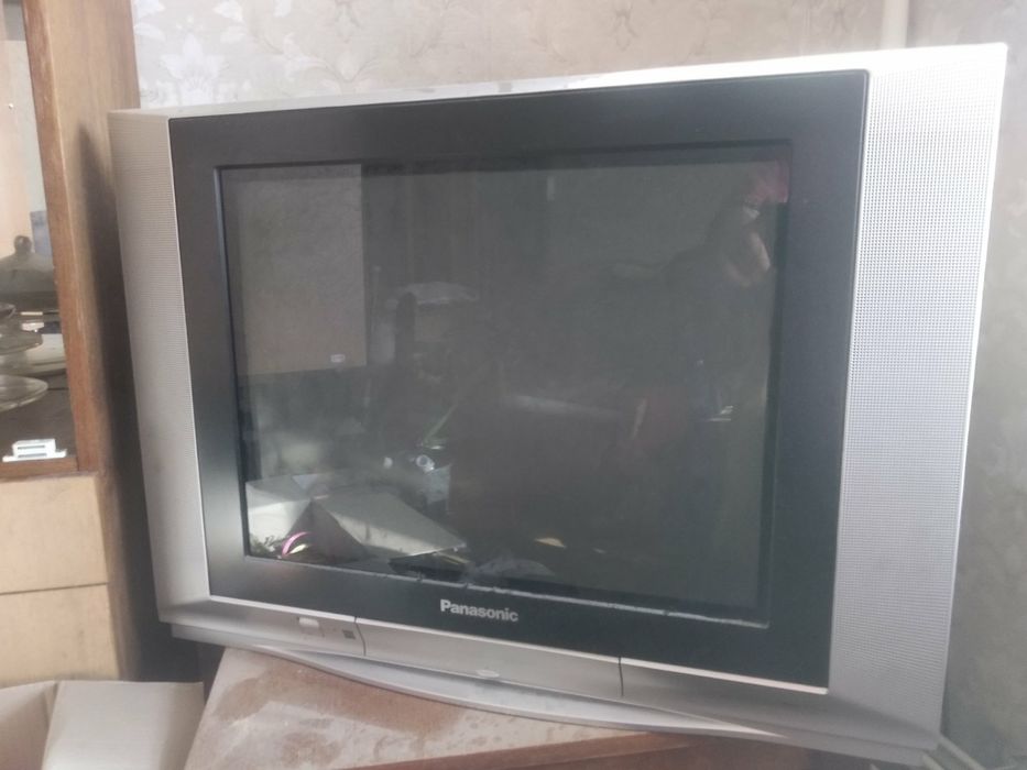 Телевизор работающий