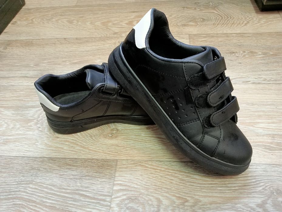 Buty sportowe sneakersy na rzepy rozmiar 40,wkładka 24cm