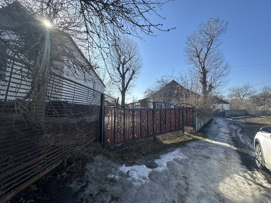 Продам будинок з виходом до річки