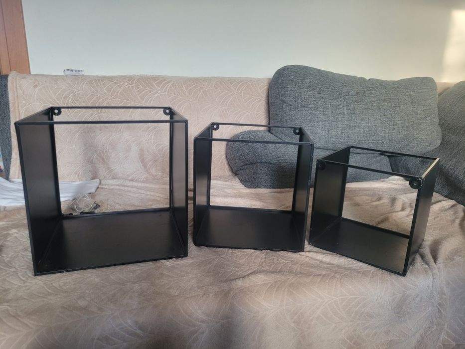 Zestaw trzech metalowych półek w stylu loft