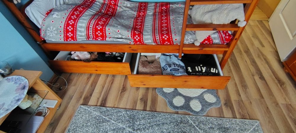 Łóżko piętrowe drewniane