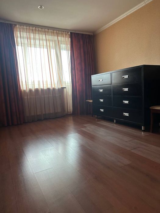 Оренда просторої двокімнатної каартири в новому будинку, Різдвяна