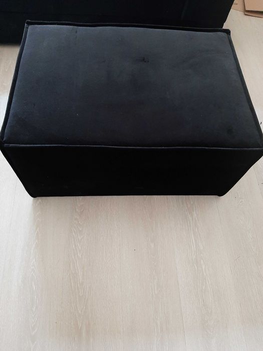 Nowa pufa do siedzenia czarna welurowa 64 x 94 cm