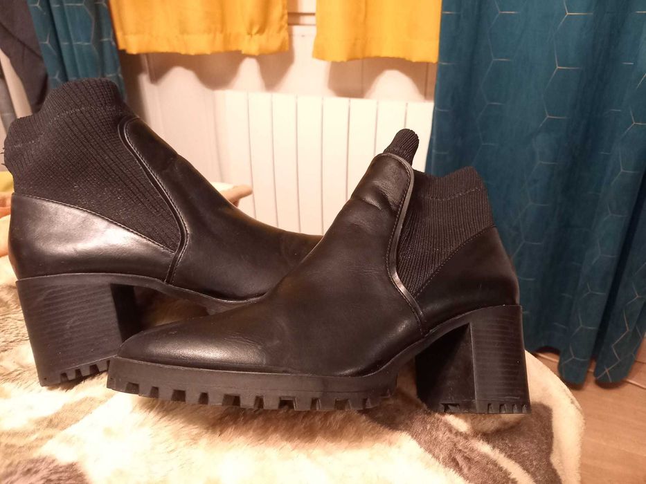 Zara Boots Size 39, Impeccable Condition64585090893058123