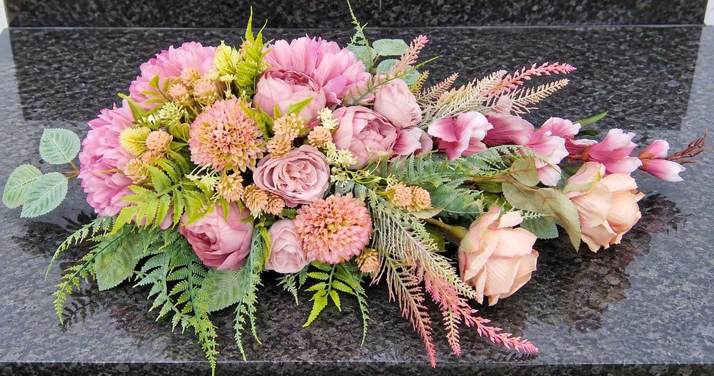 Kompozycja kwiatowa na grób stroik ikebana Z409