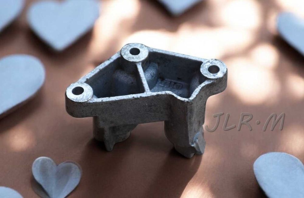 Łapa, wspornik silnika Range Rover Evoque L551 2.0D OE K8D2-5K291-AB