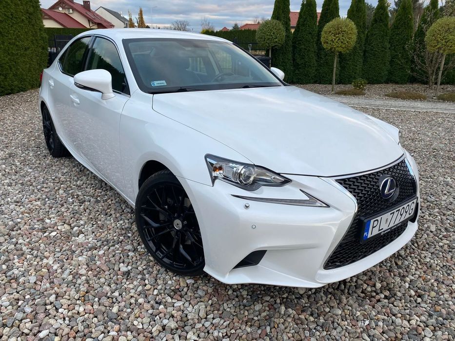 Lexus IS
