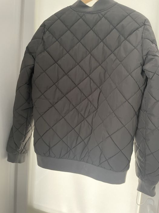 Теплий бомбер бренду HOUSE