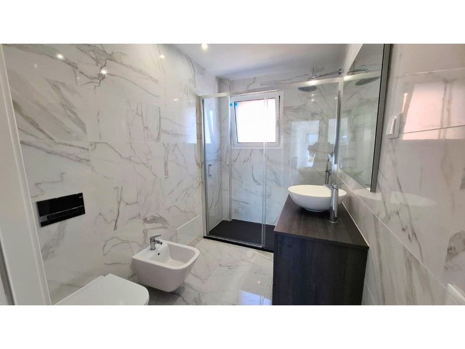 Apartamento T3 com varanda, garagem fechada em condomínio com piscina