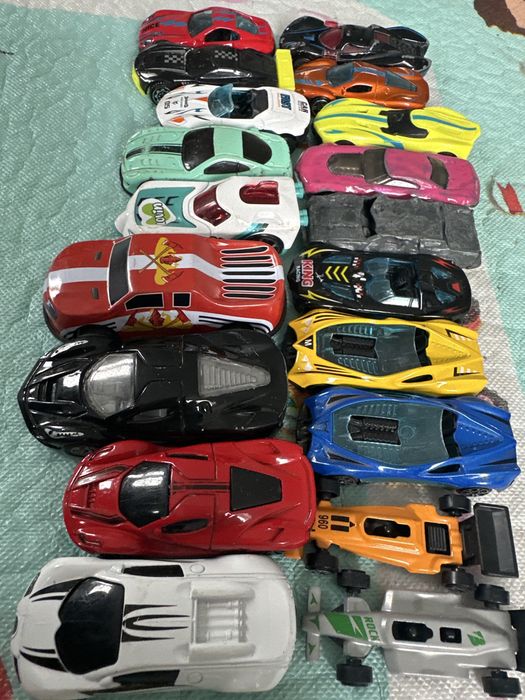 Лот машинок 19шт