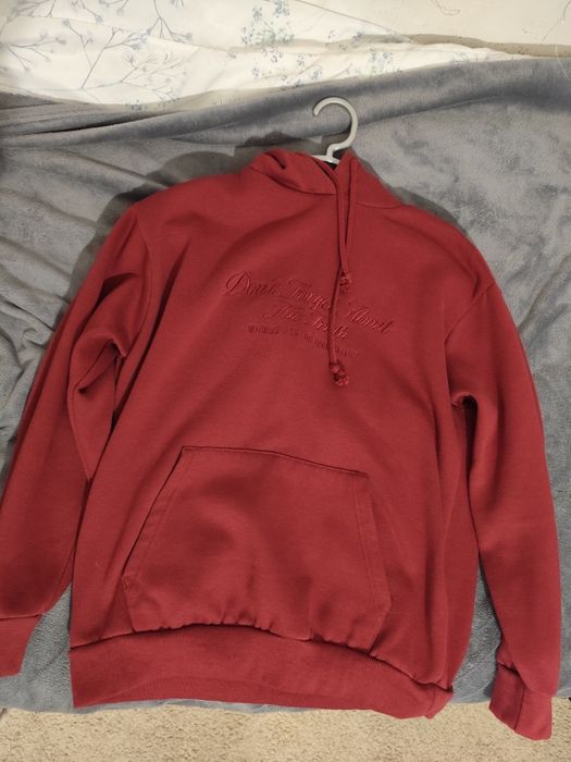 Bluza w rozmiarze S z Sinsay w kolorze bordowym z napisem