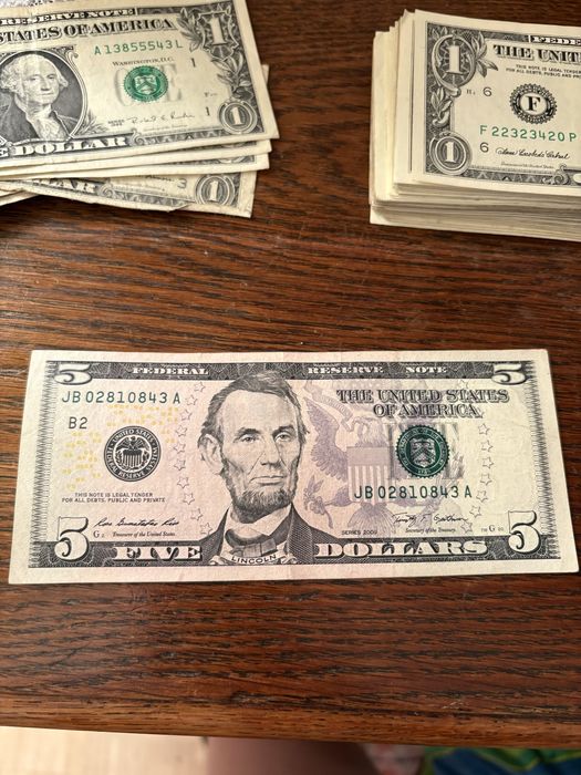 Banknoty 1 USD dolar, jedna sztuka 5 USD dolar