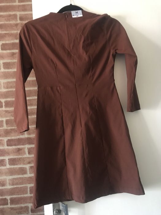 Vestido Lefties castanho novo (abertura zona umbigo)