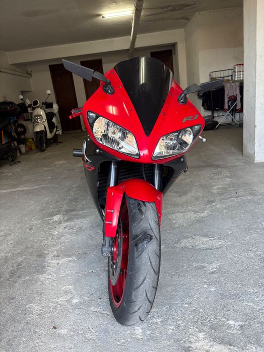 Yamaha R1 motas