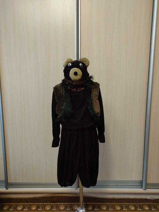 Продам костюм білого та бурого ведмедя на дітей 3-6 років