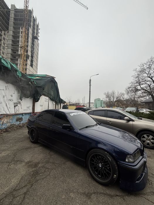 Продам BMW E36.