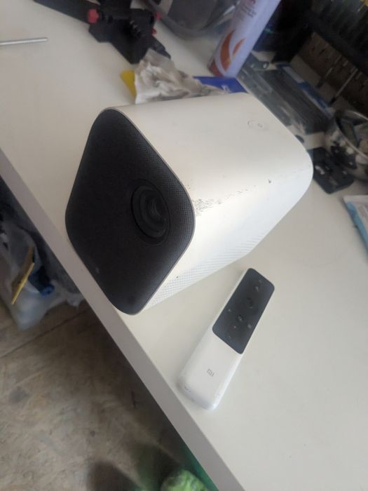 Mi Smart compact projector