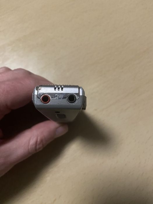 Диктофон в хорошому і робочому стані!!!