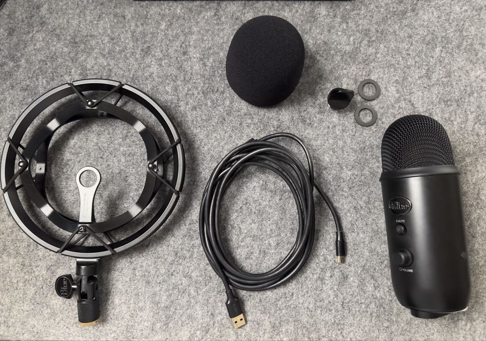 BLUE Yeticaster Bundle Yeti Radius III Compass Blackout