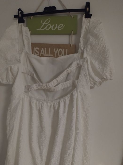 Sukienka damska biała bufiasty rękaw