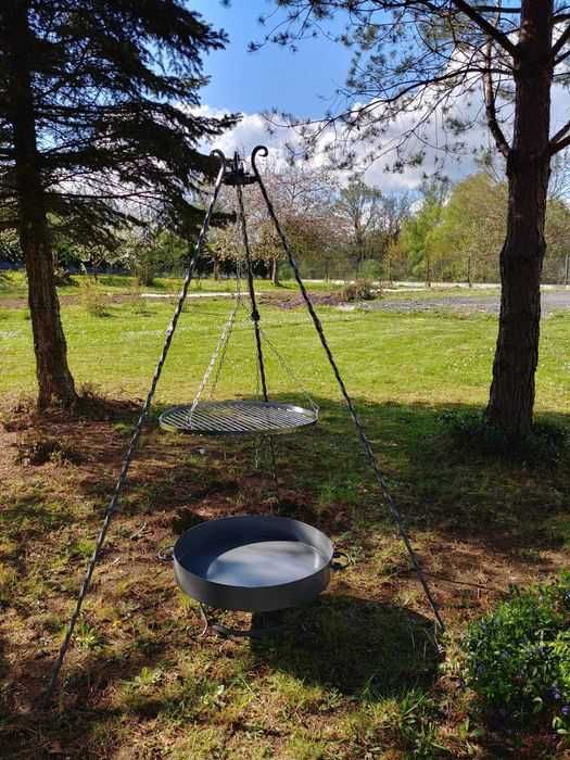 Nowy Grill ogrodowy trójnóg. Ruszt nierdzewny 60cm.