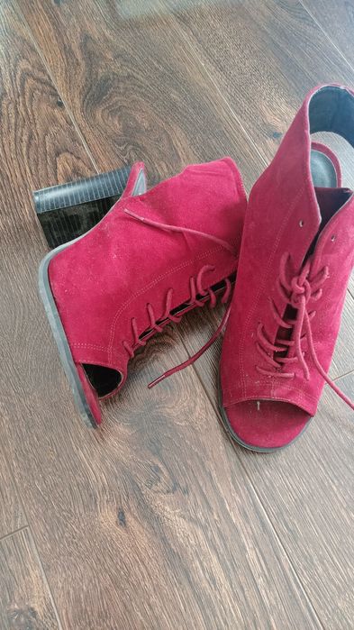 Buty letnie na słupku 38