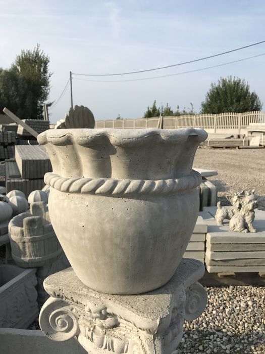 Doniczka betonowa dzbanuszek