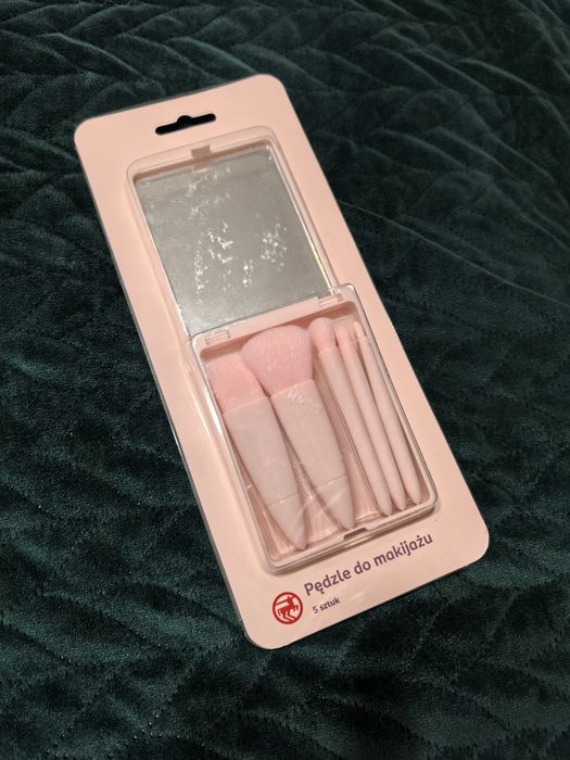 Pędzle do makijażu zestaw podróżny etui pudełko Rossmann