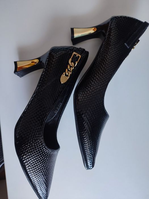 Buty damskie na obcasie nowe.