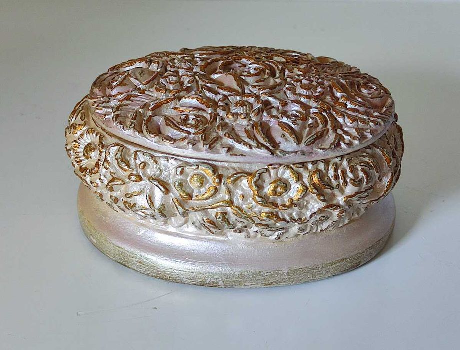 Pequeno guarda joias em marfinite circular tampa amovível