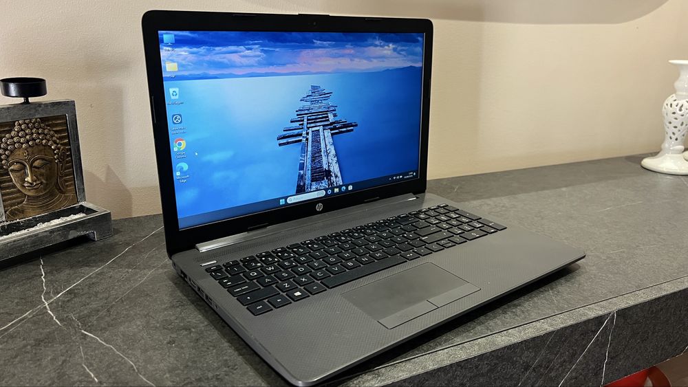 HP 255 G7 Ryzen 3 3300U/8Gb RAM/SSD/Gráfica 2Gb