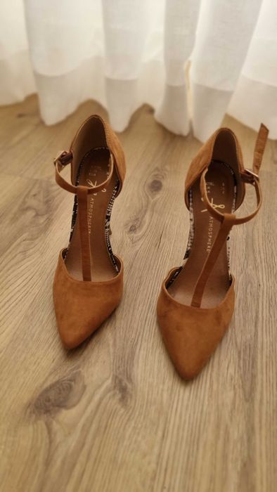 Sapatos de Salto Alto em Camurça