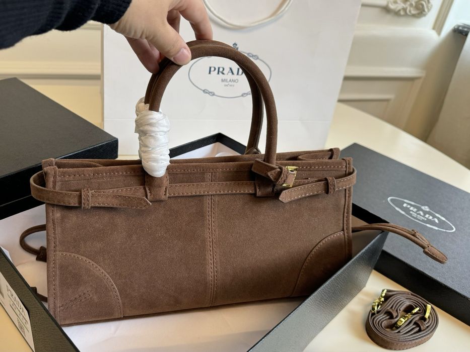 Сумка prada — замшева, коричнева
